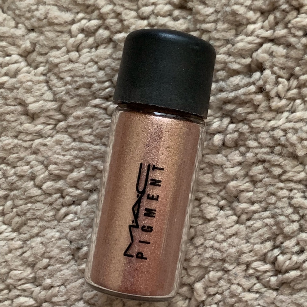 Travel size MAC tan pigment. Used once. Full